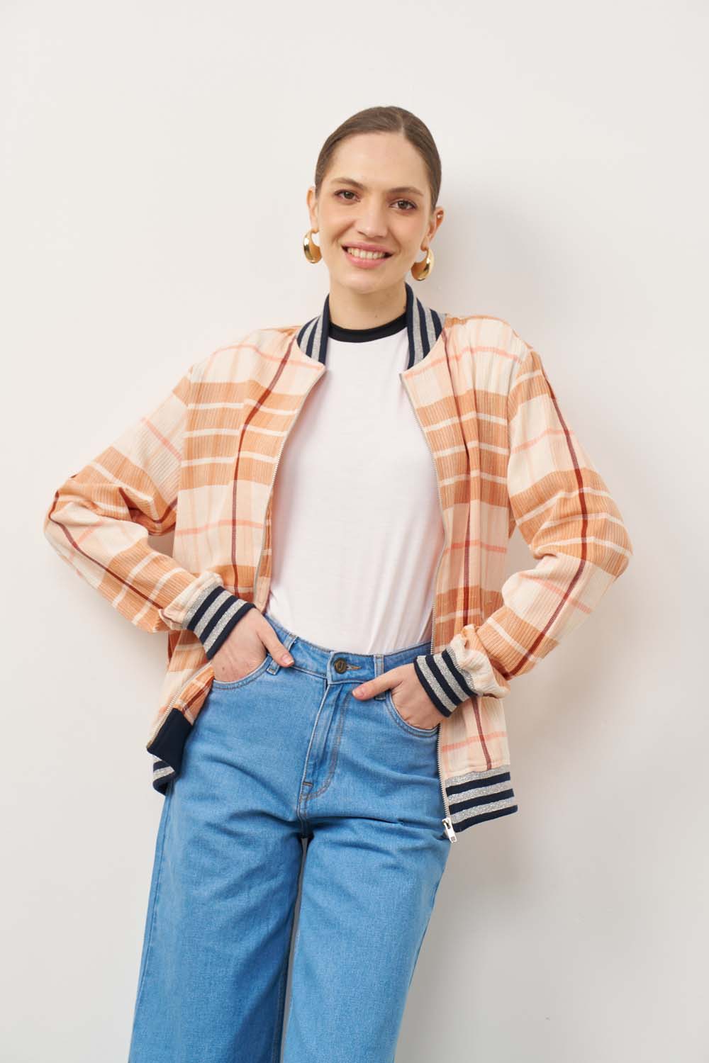 Gray polka dot print suki top