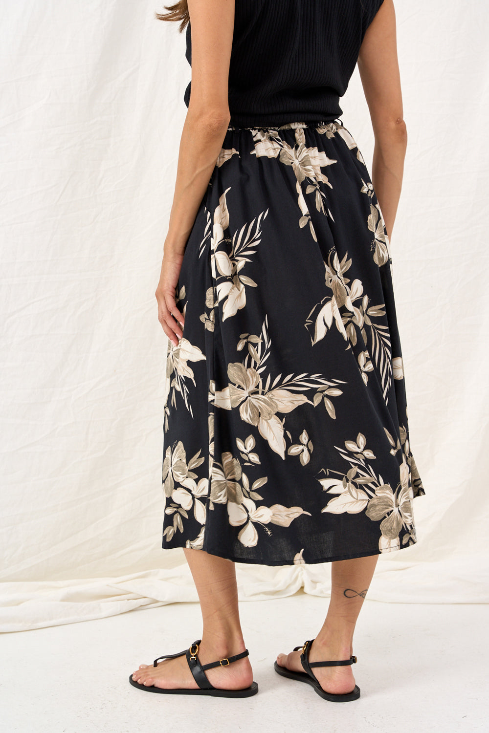 Black floral pleated skirt