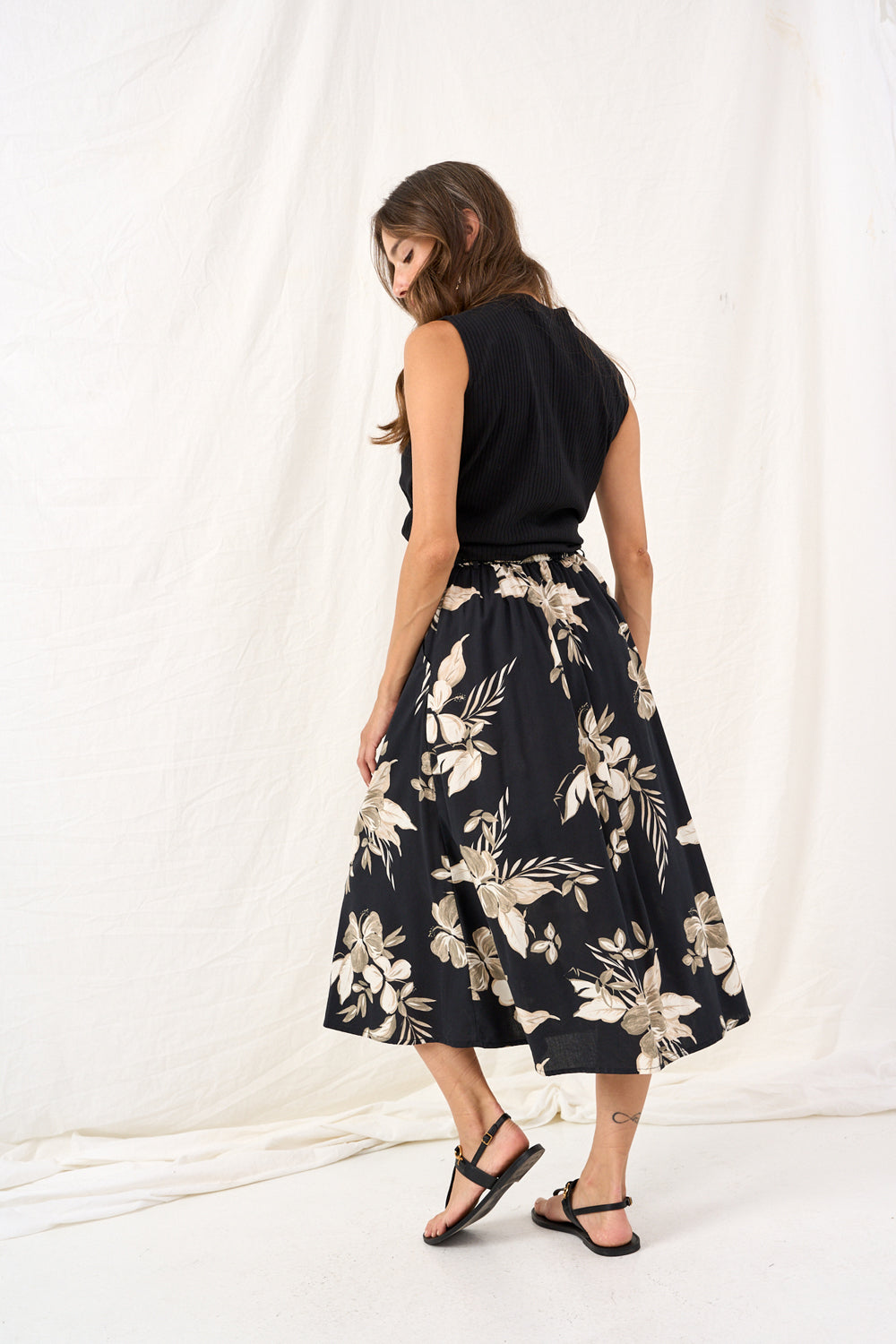 Black floral pleated skirt