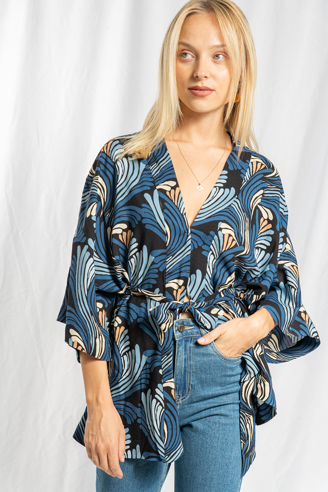 Light floral kimono - long sleeve kimono 