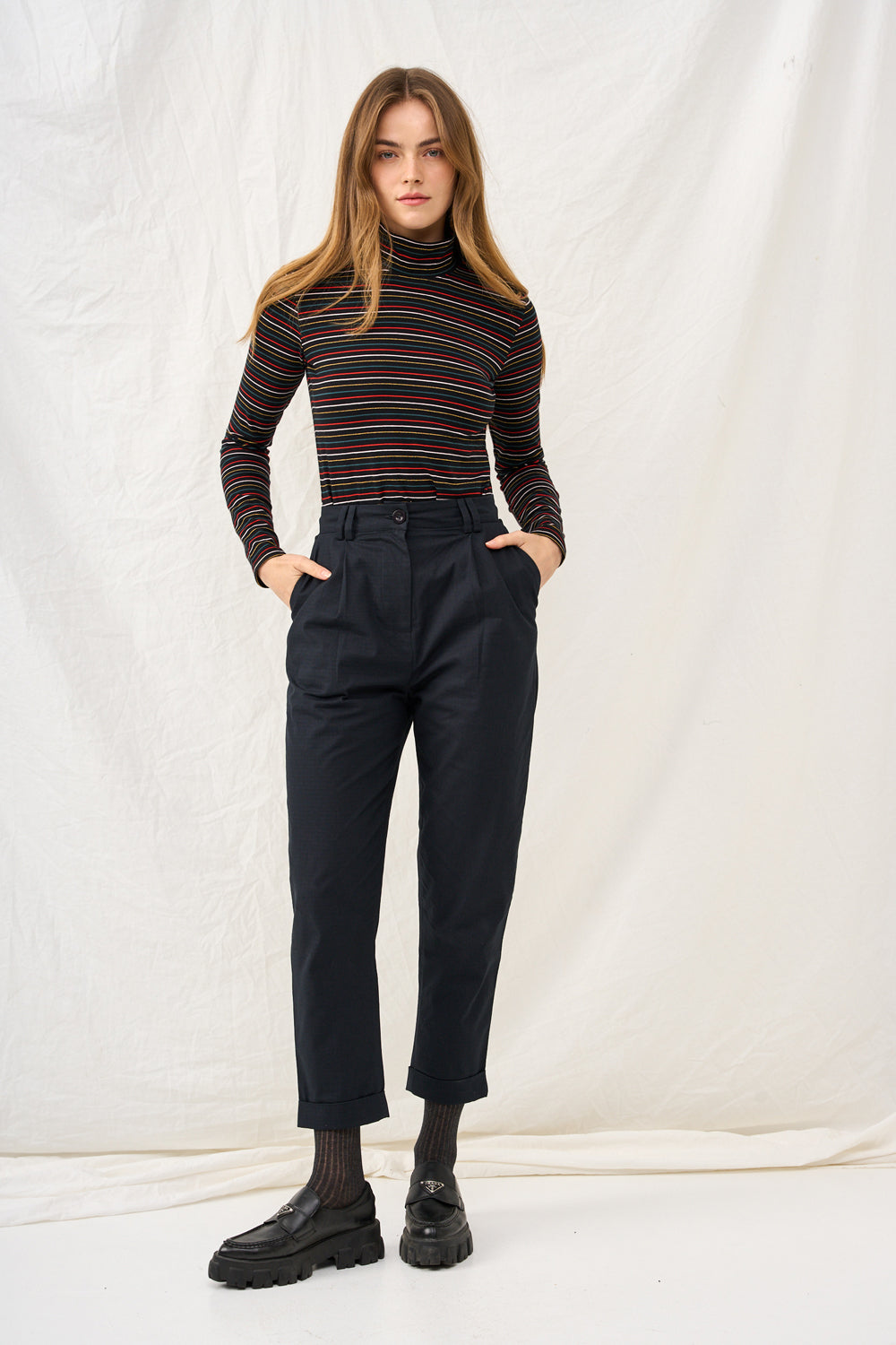 Giovana pants in navy color