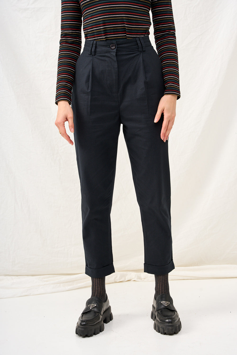 Giovana pants in navy color