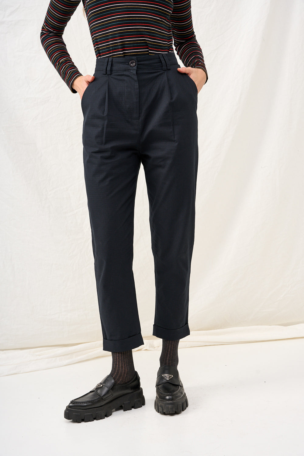 Giovana pants in navy color