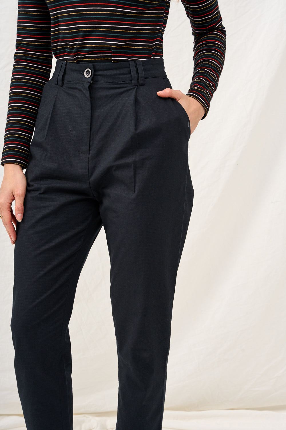 Giovana pants in navy color