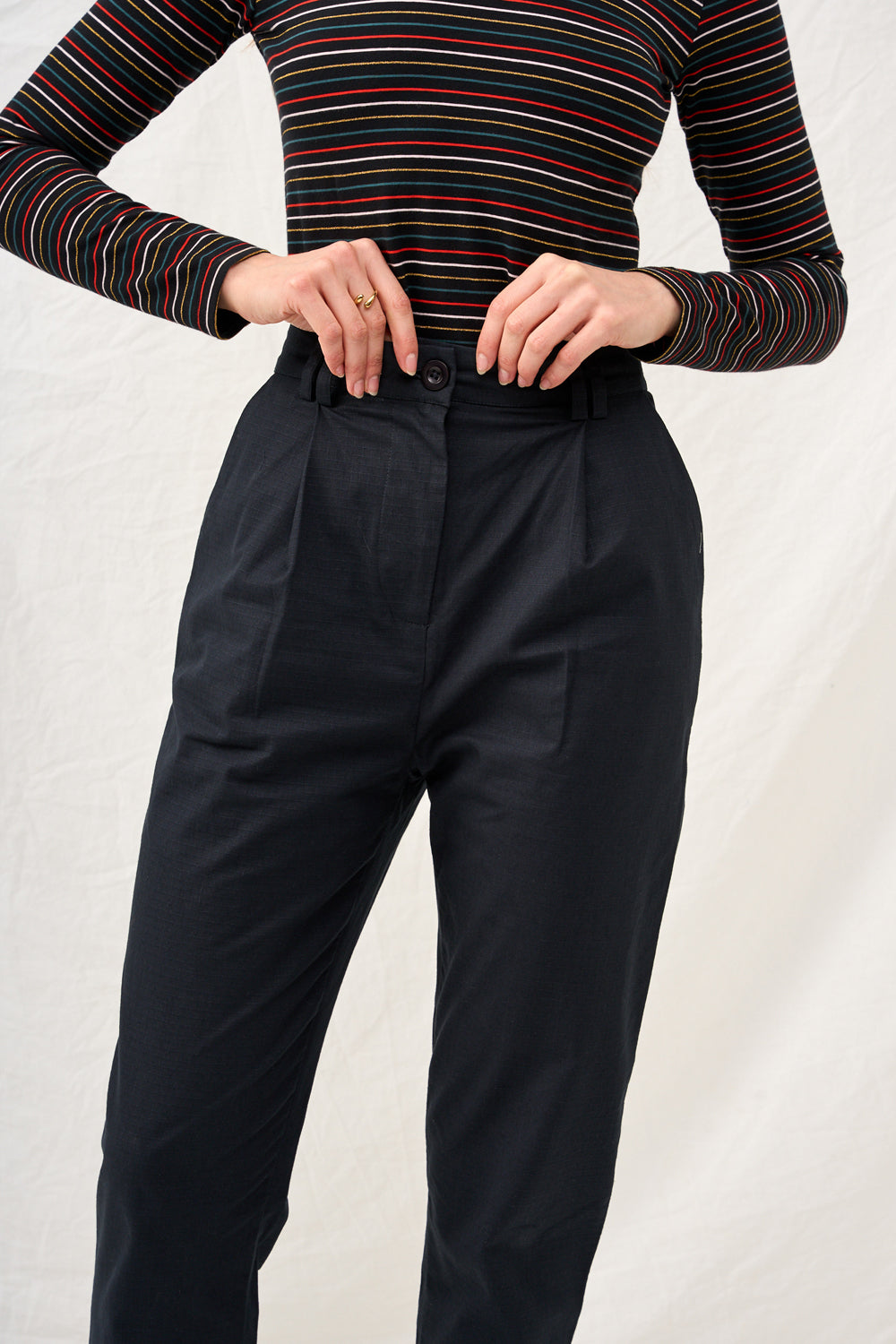 Giovana pants in navy color