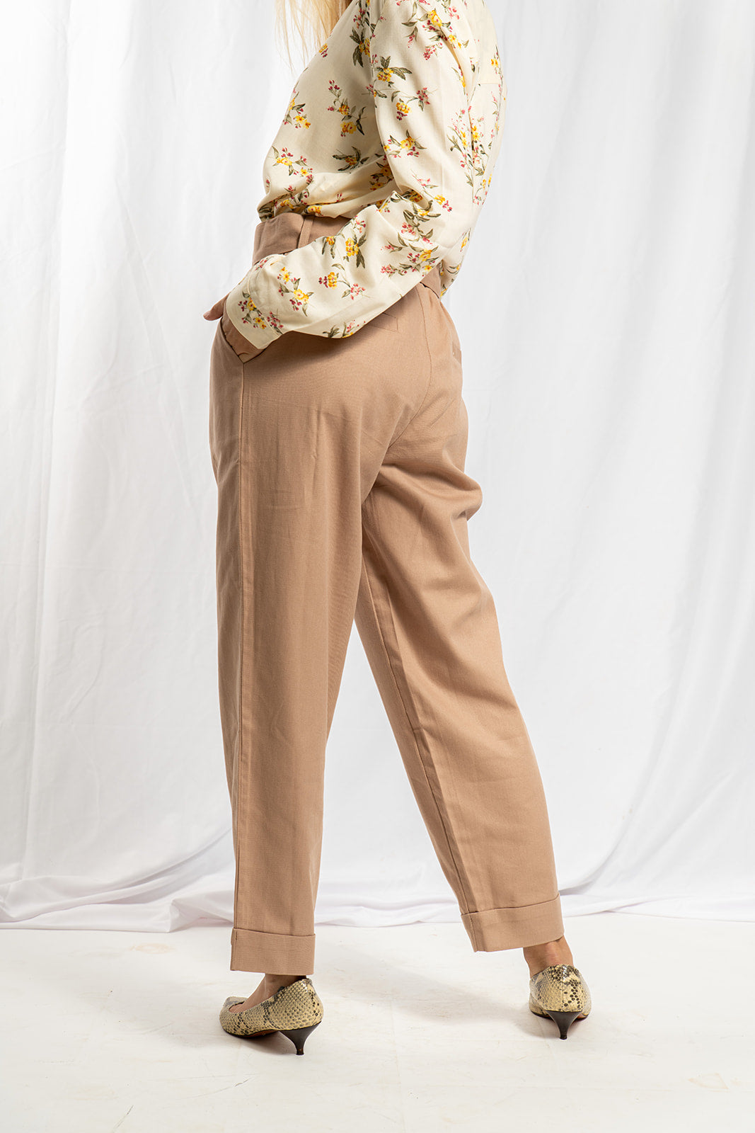 Stone-colored linen Yves pants