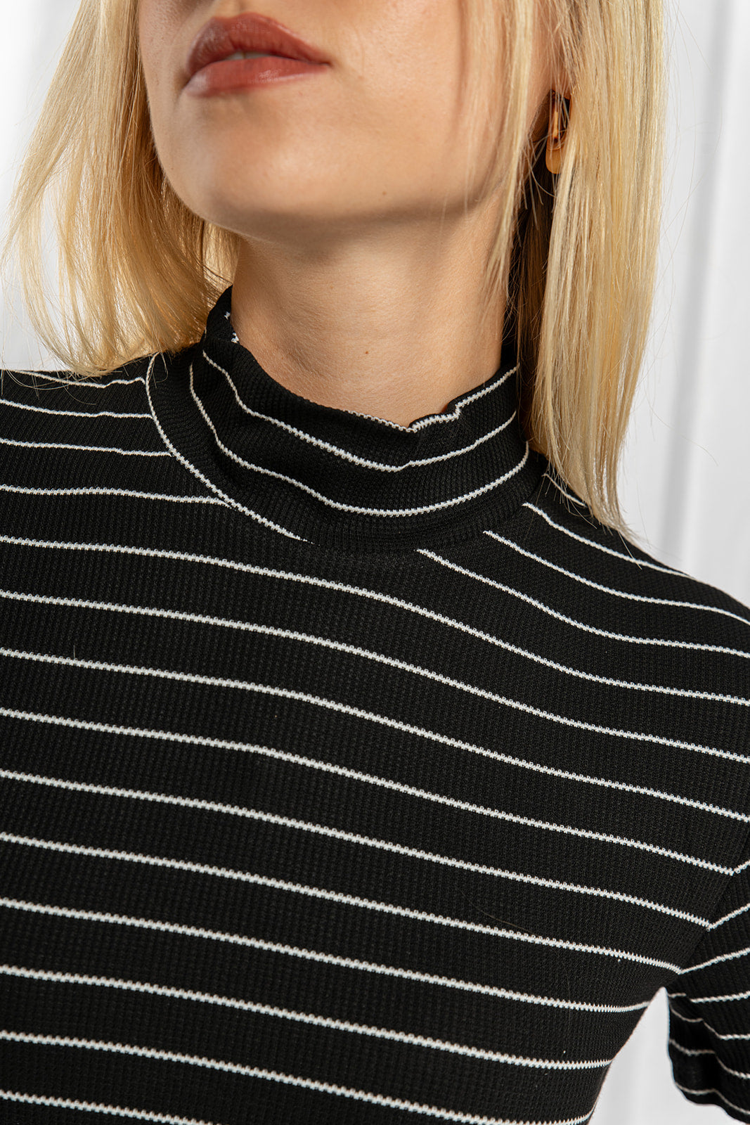 Black and white stripes loka knit