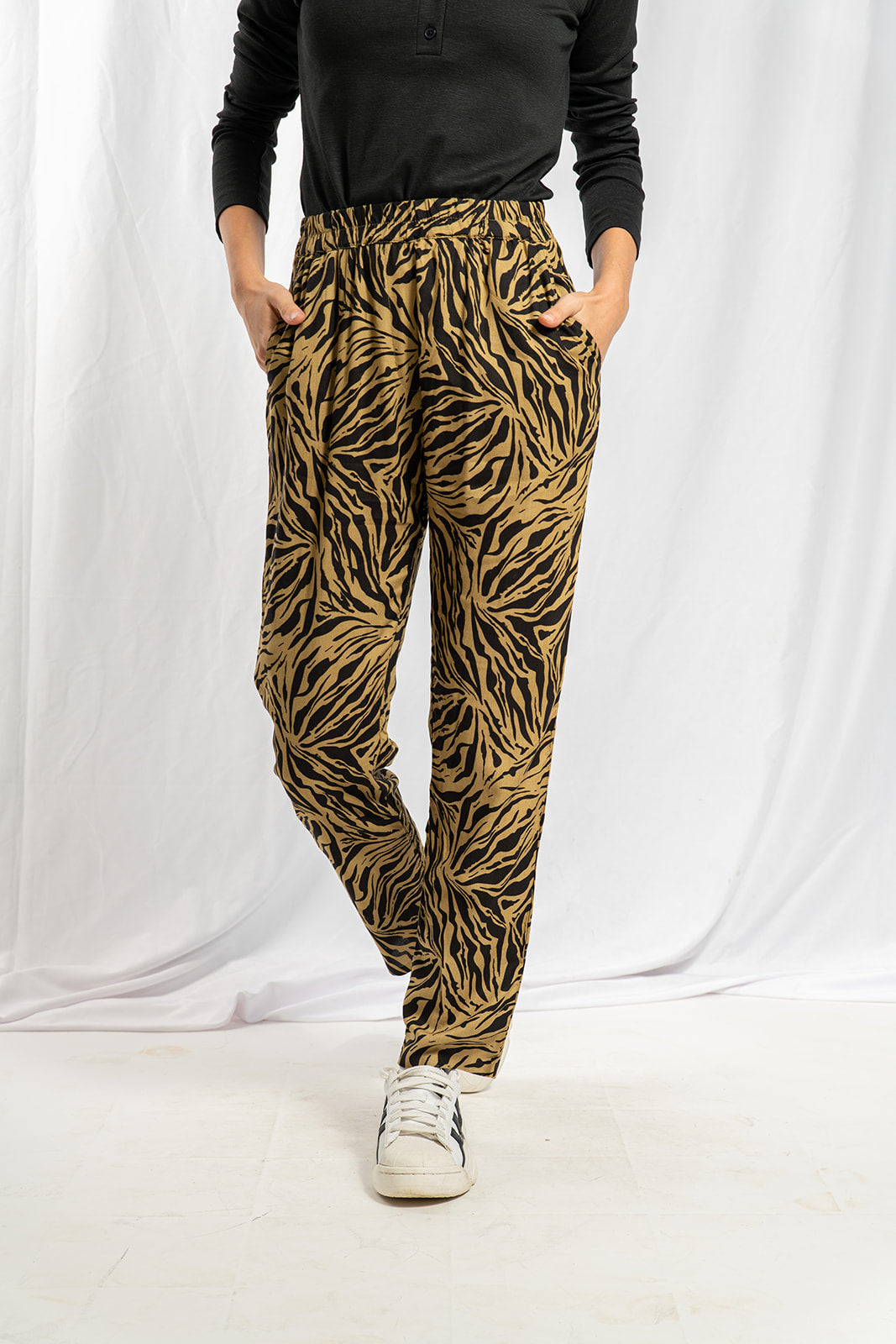 Lauren pants with friendship print