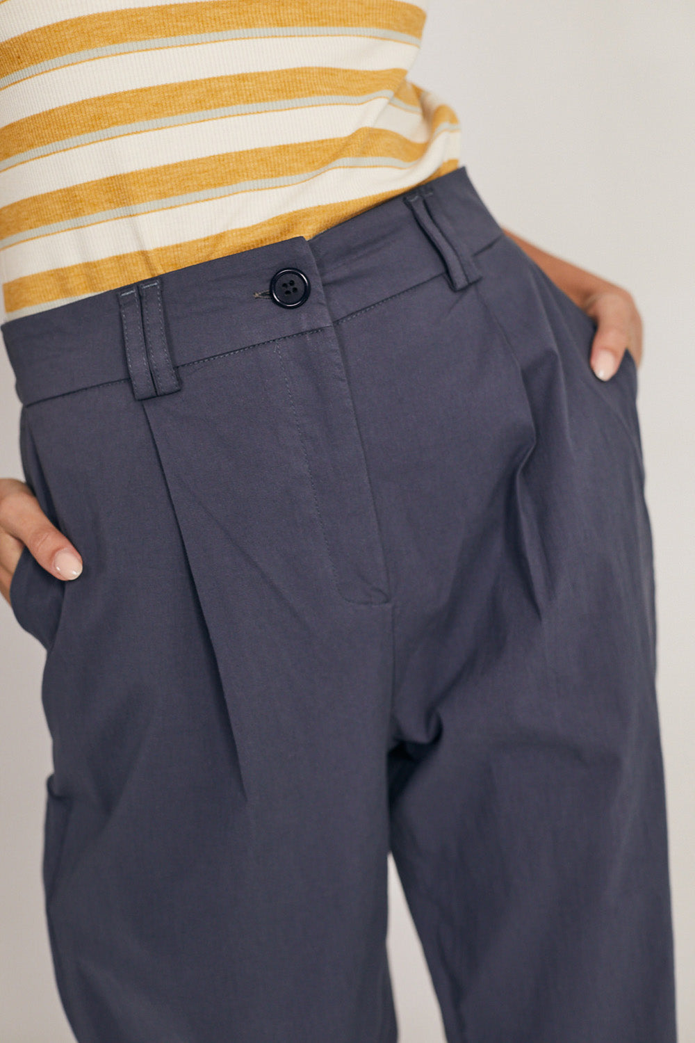 Giovanna pants in gray color