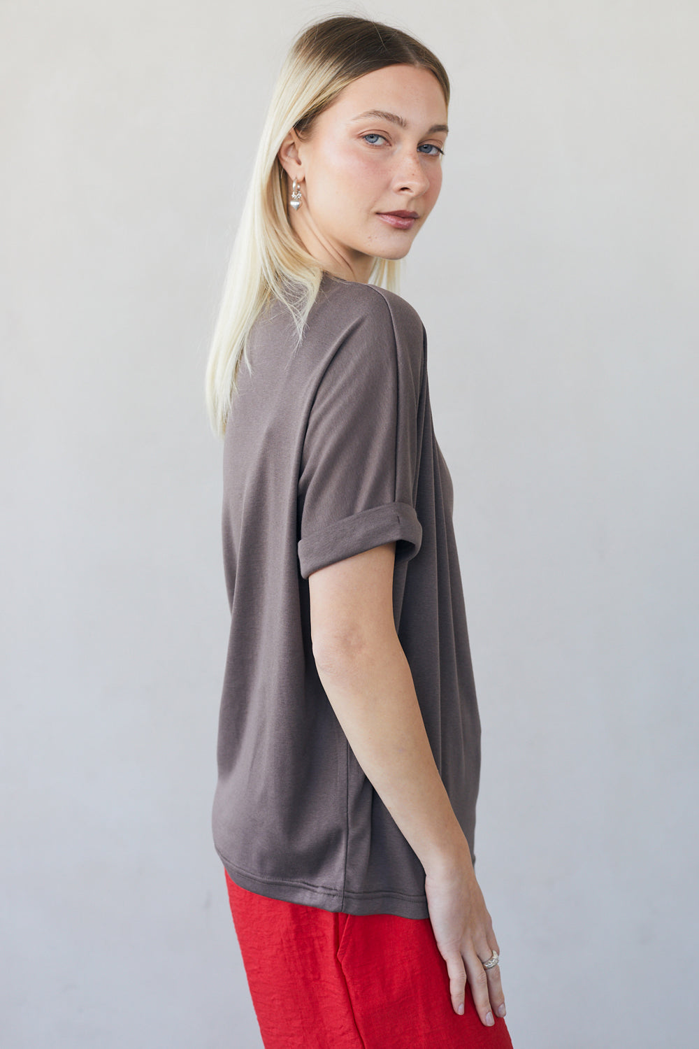 חולצת רומי בצבע חום