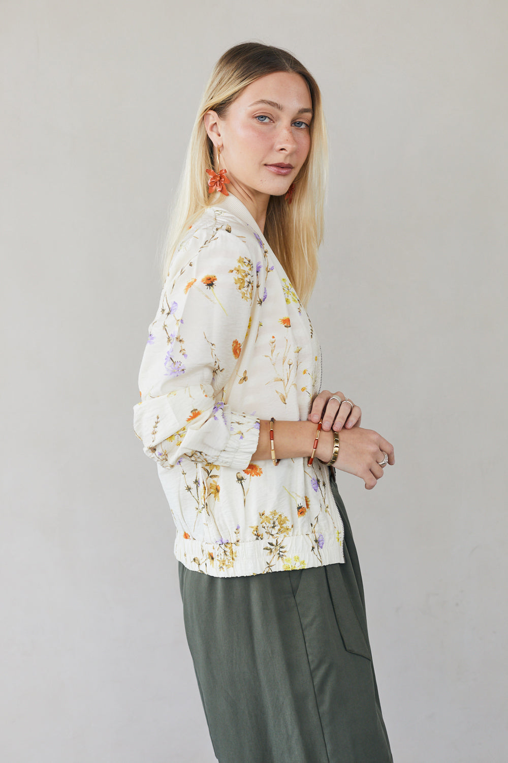 עליונית סוקי פרחים שמנת