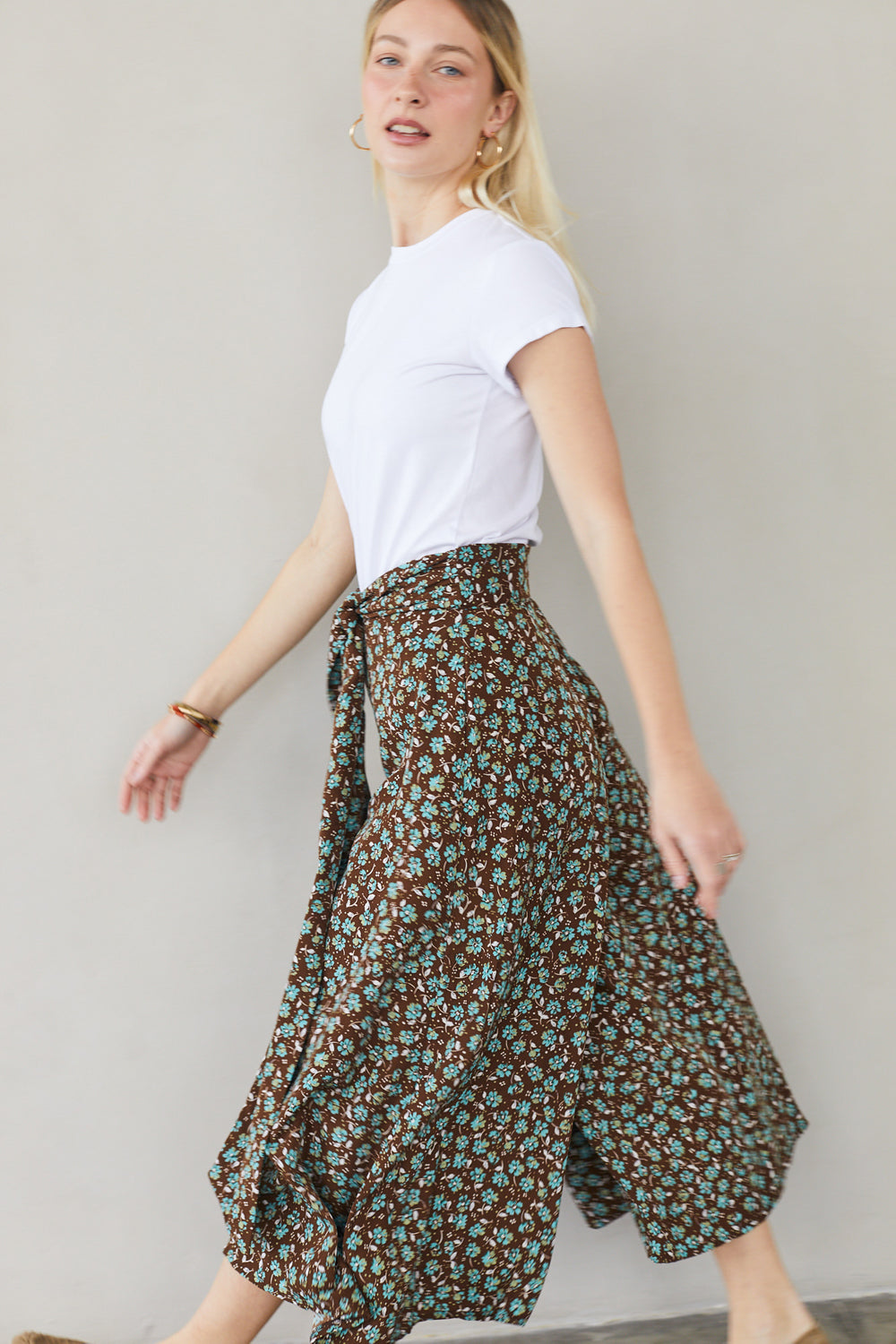 מכנסי חצאית צ׳לסי פרחים חום טורקיז