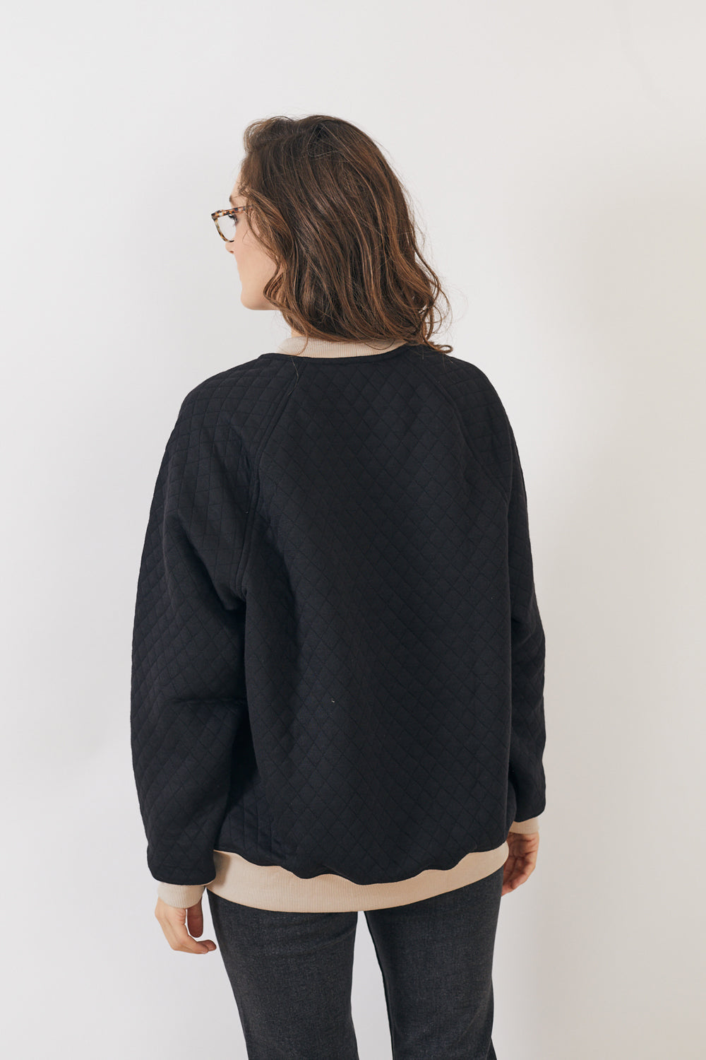 סווטשירט קווילט שחור