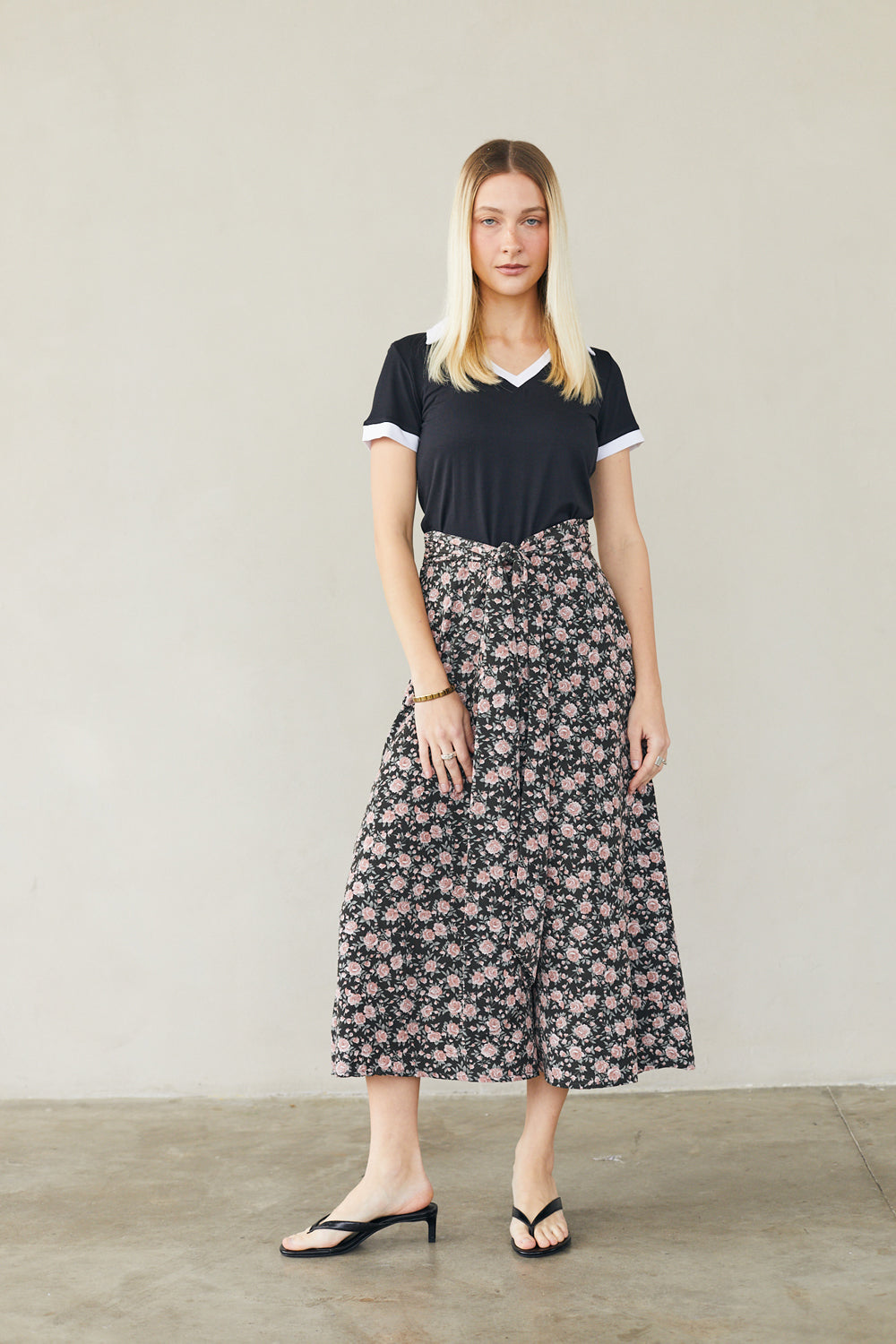 מכנסי חצאית צ׳לסי פרחים ורוד שחור