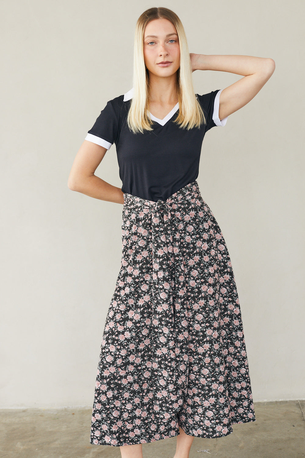 מכנסי חצאית צ׳לסי פרחים ורוד שחור