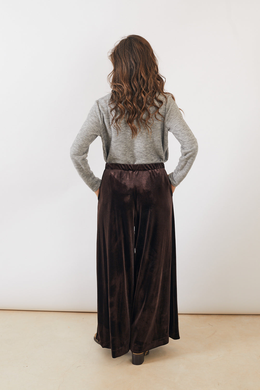 מכנסיים אוליביה קטיפה בצבע חום