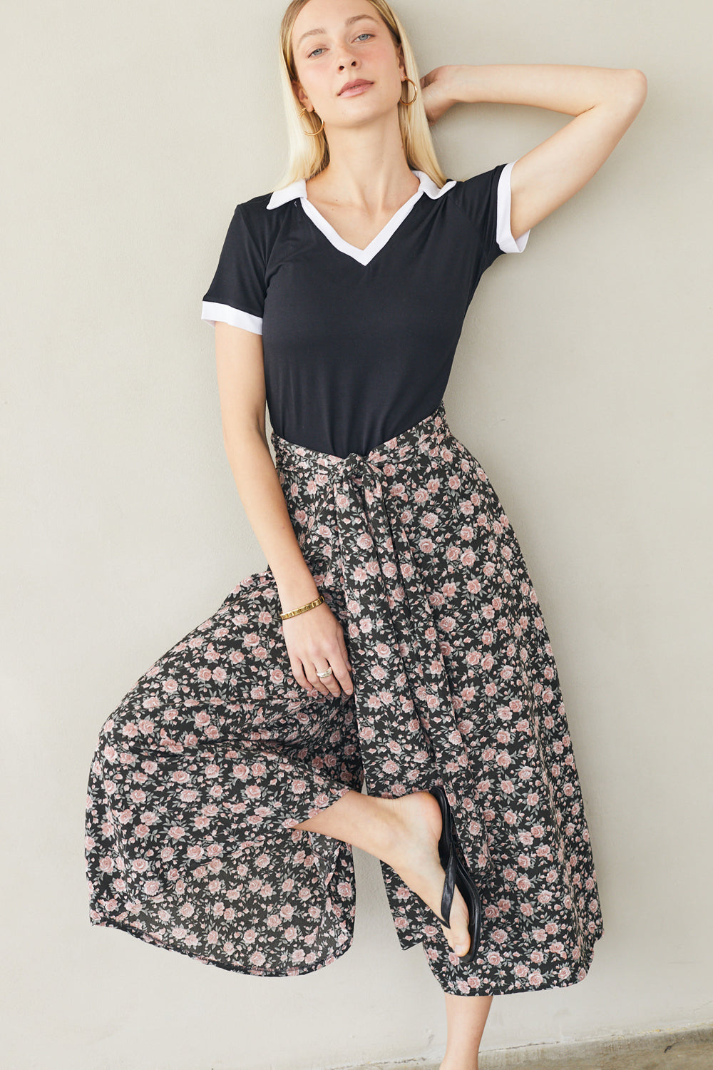 מכנסי חצאית צ׳לסי פרחים ורוד שחור