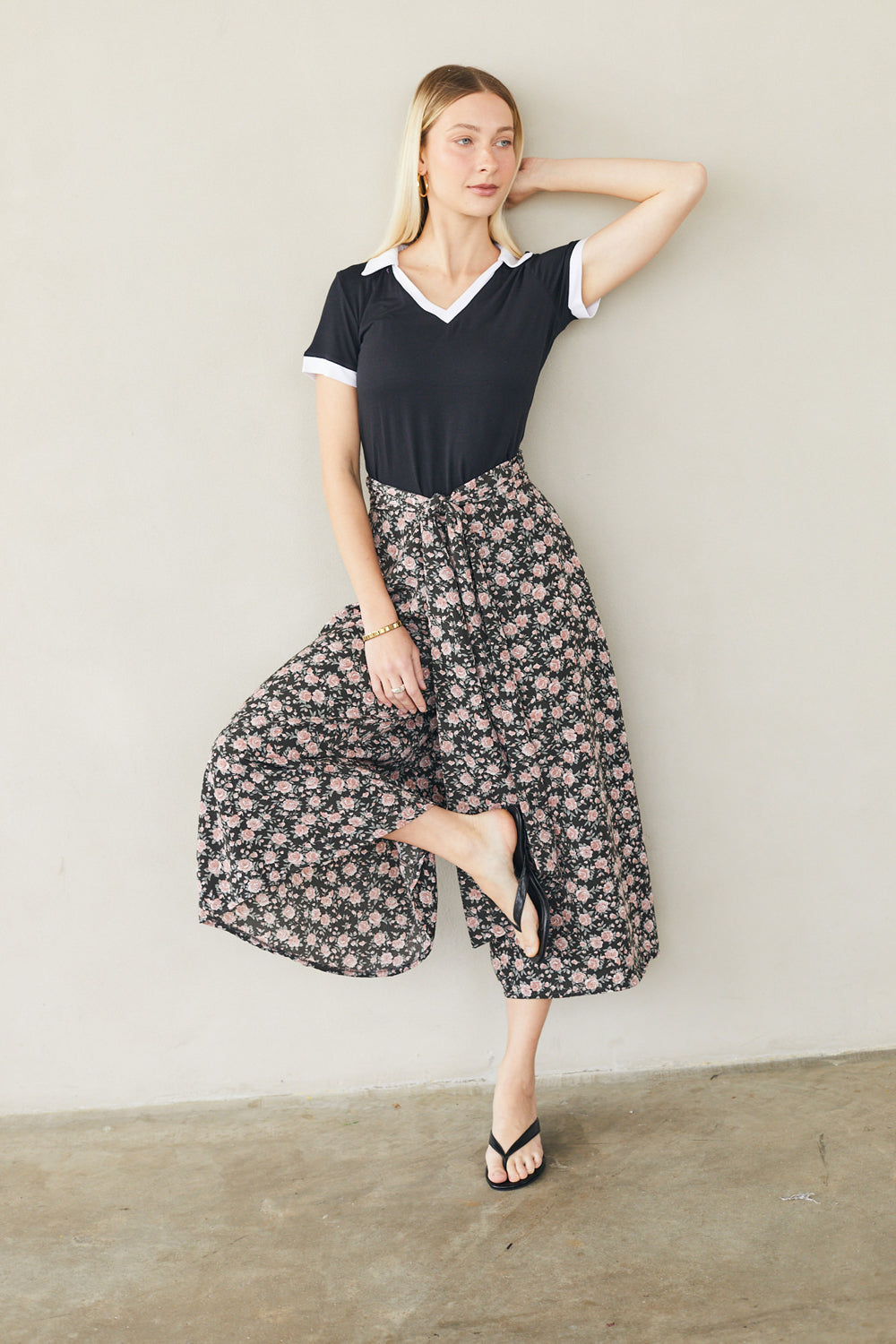 מכנסי חצאית צ׳לסי פרחים ורוד שחור