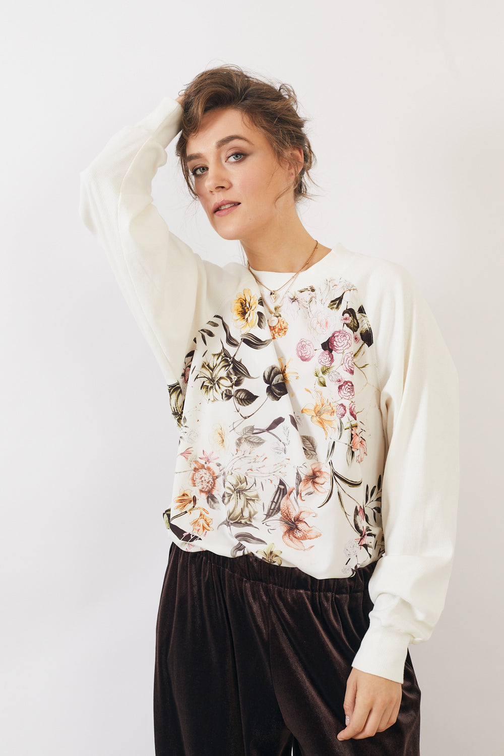 סווטשירט בילי פרחים לבן - מהדורה מוגבלת