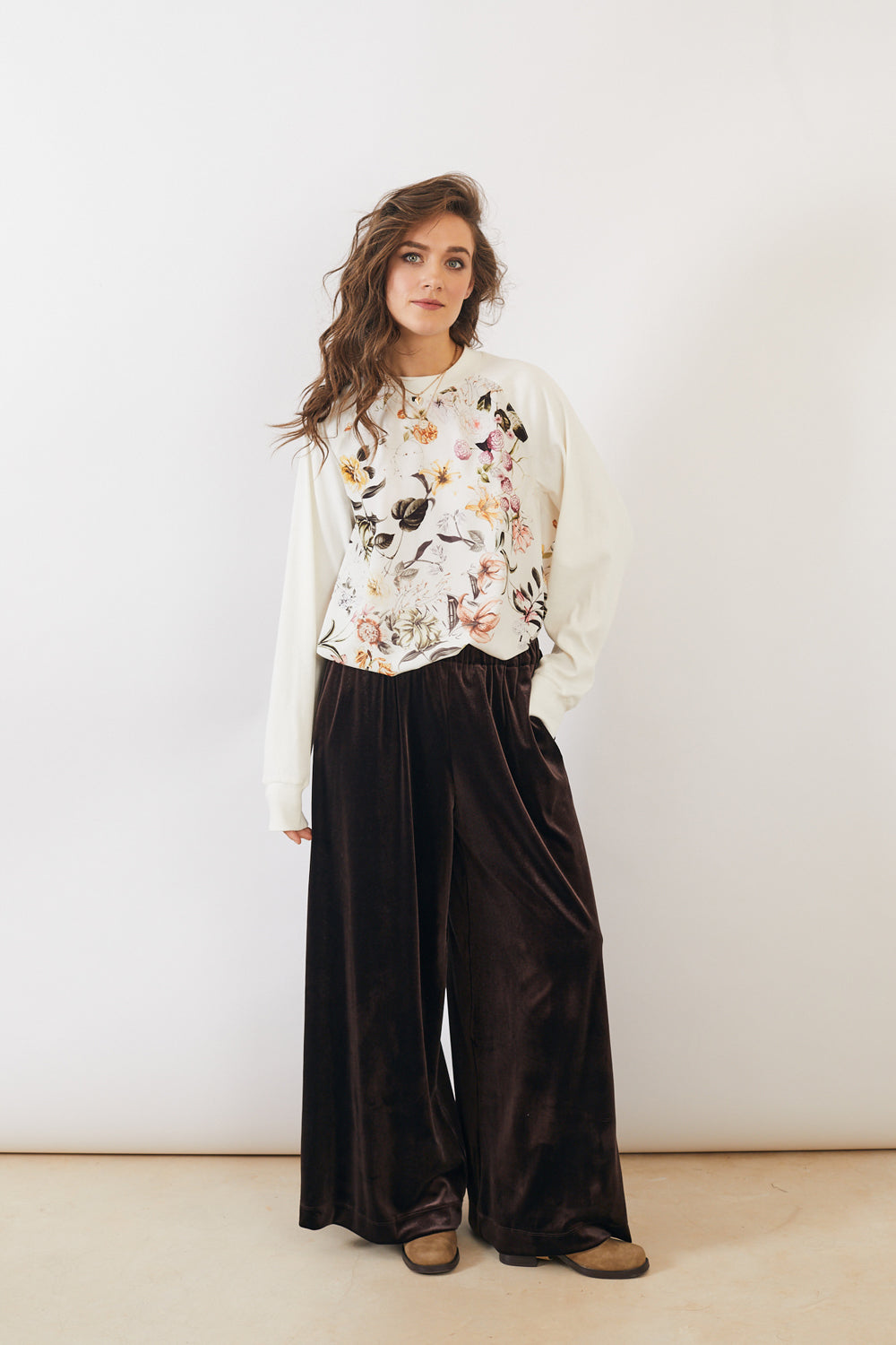 מכנסיים אוליביה קטיפה בצבע חום