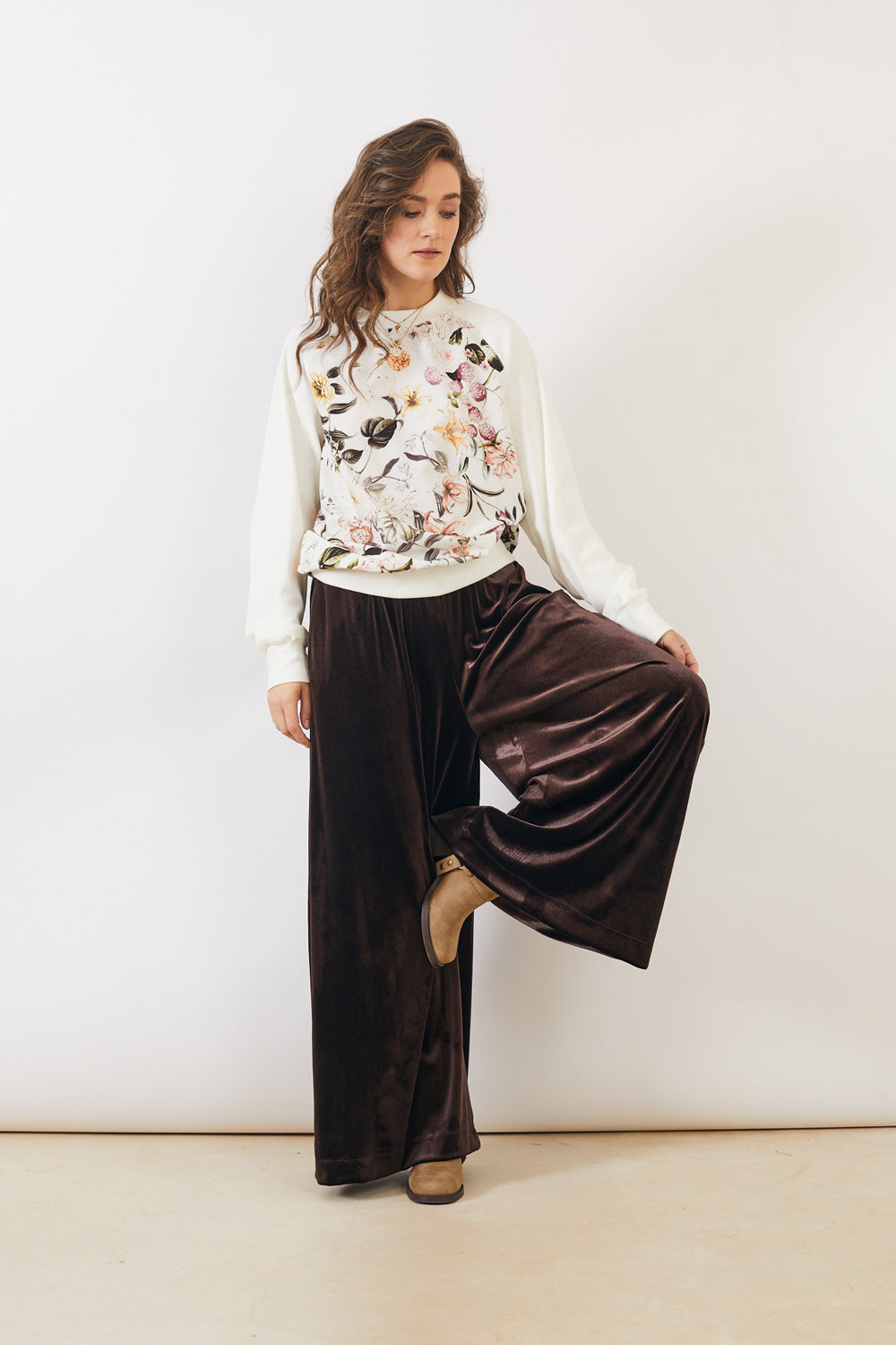 מכנסיים אוליביה קטיפה בצבע חום