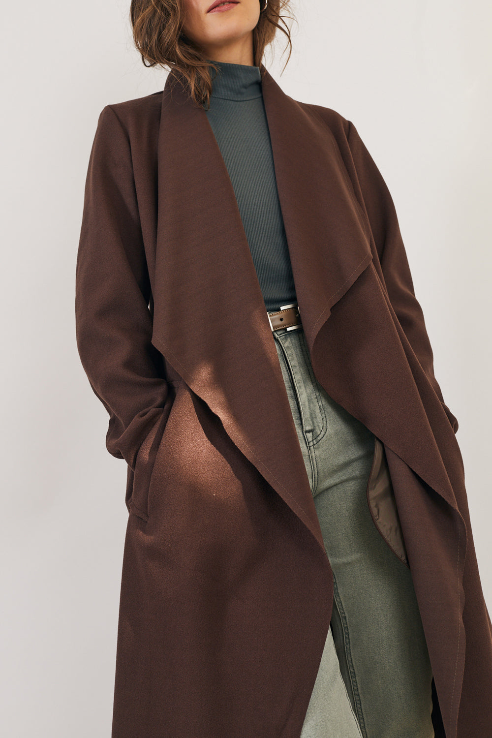 מעיל מעטפת בצבע חום שוקולד