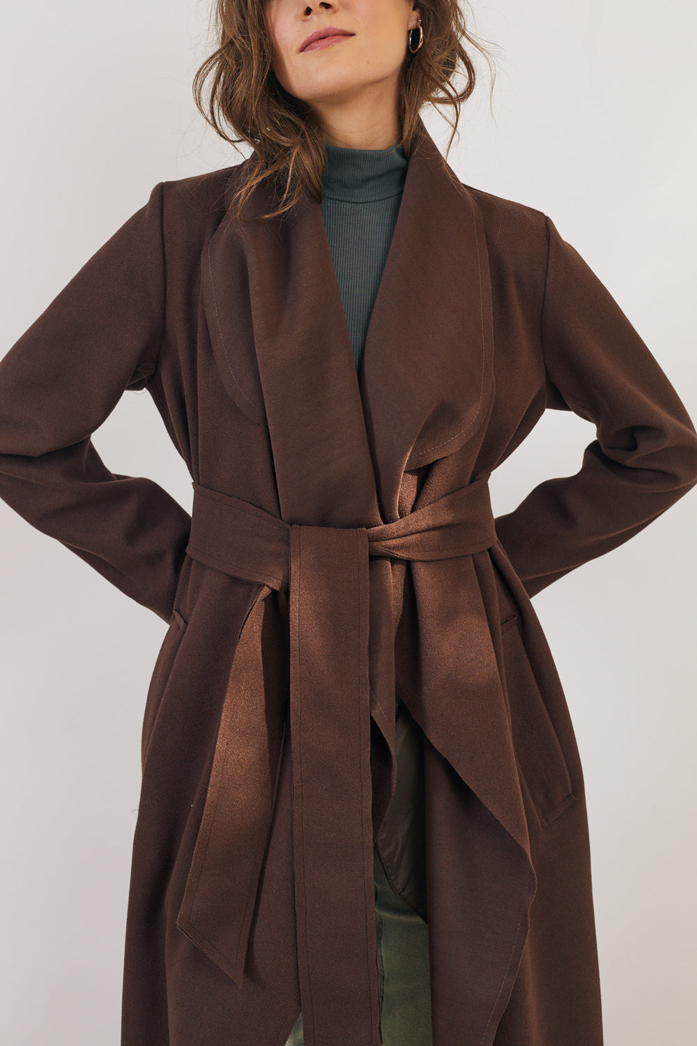 מעיל מעטפת בצבע חום שוקולד