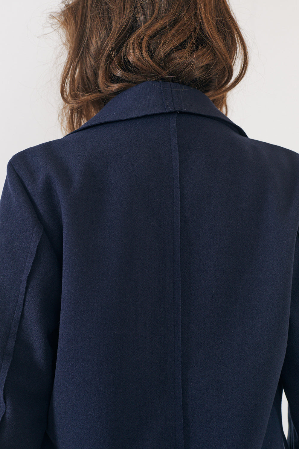 מעיל מעטפת בצבע נייבי