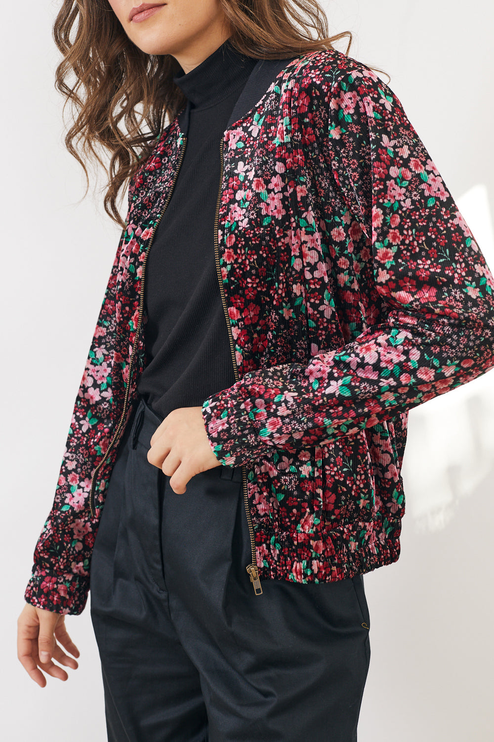 עליונית סוקי קטיפה פרחים