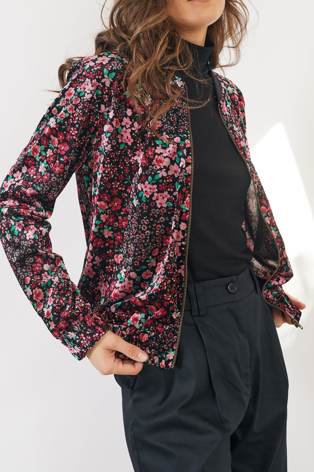 עליונית סוקי קטיפה פרחים