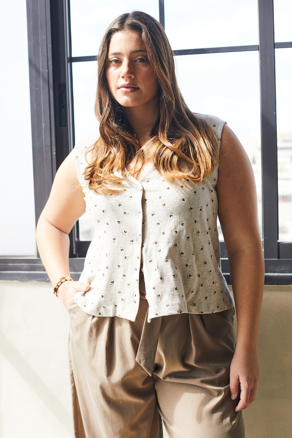 גופיית ווסט מכופתרת זיתים