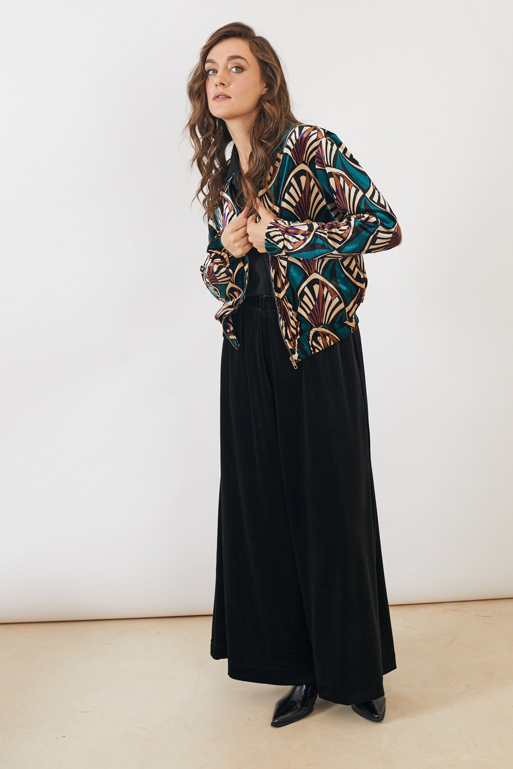 עליונית סוקי קטיפה ארט דקו