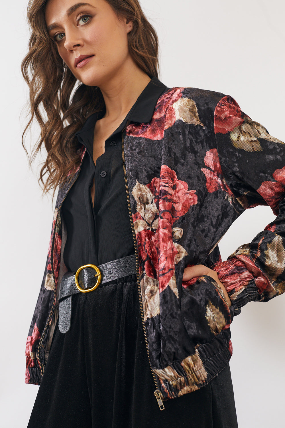 עליונית סוקי קטיפה פרח רקום