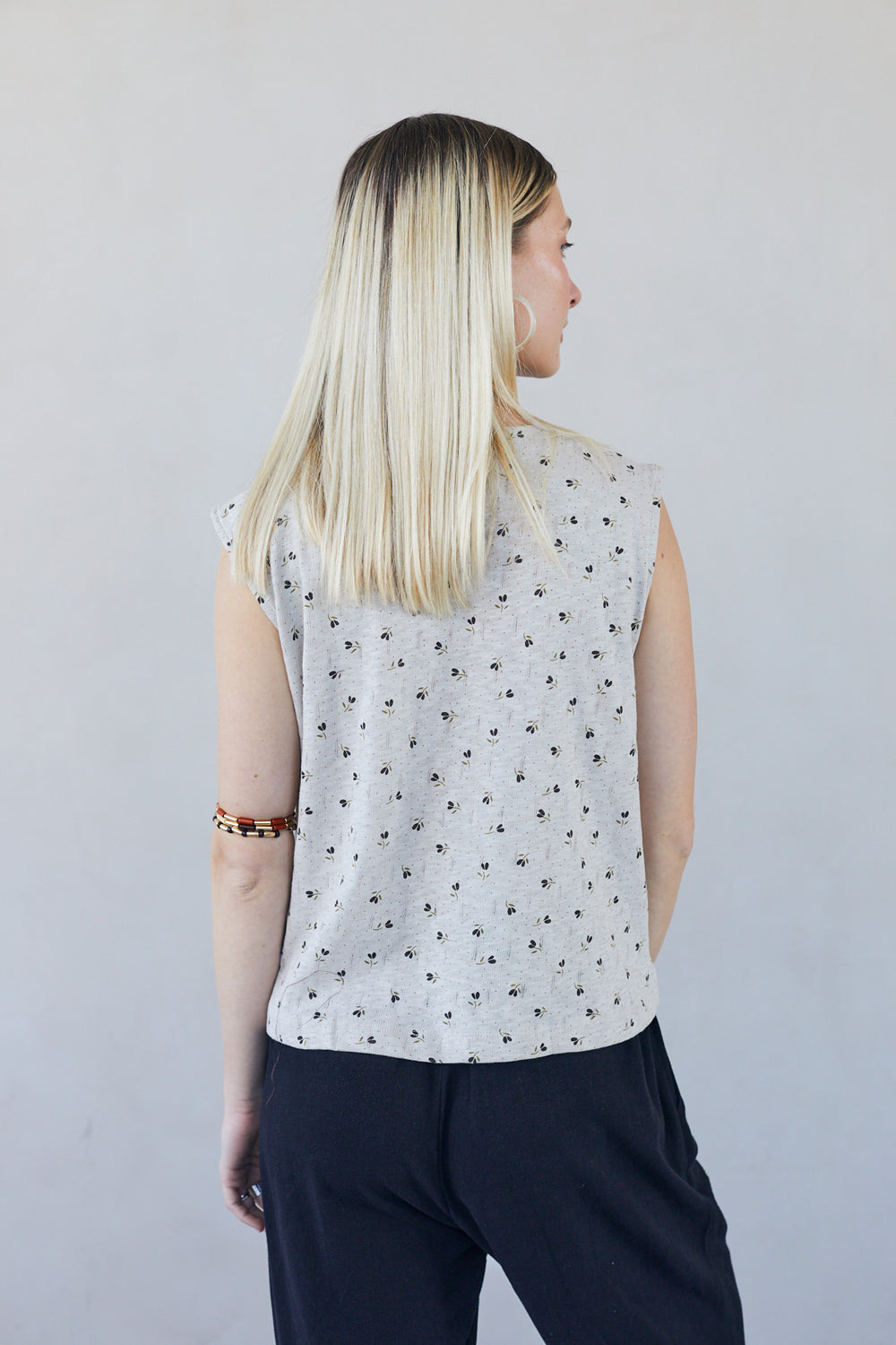 גופיית ווסט מכופתרת זיתים