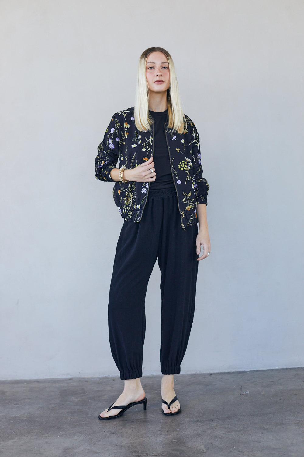 עליונית סוקי פרחים שחור