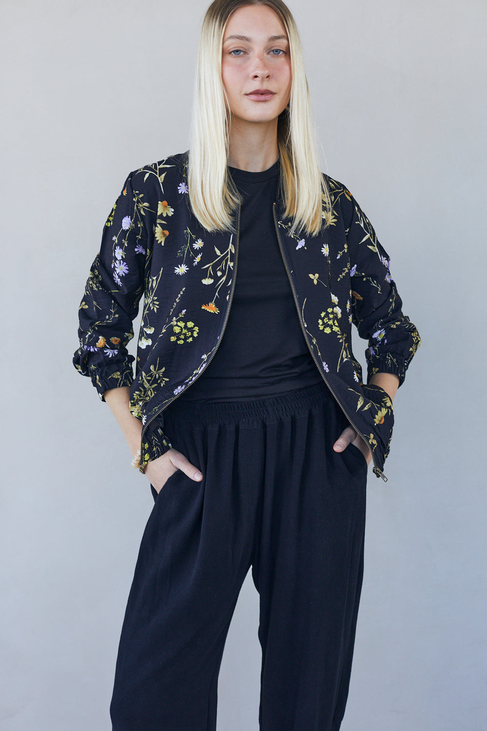 עליונית סוקי פרחים שחור