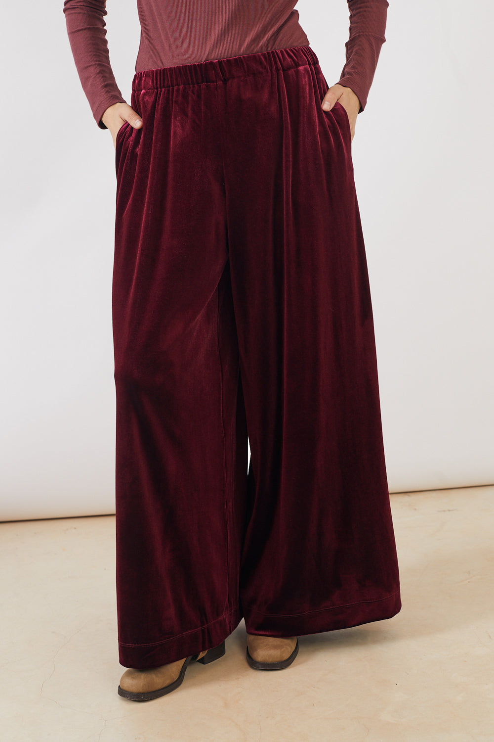 מכנסיים אוליביה קטיפה בצבע בורדו