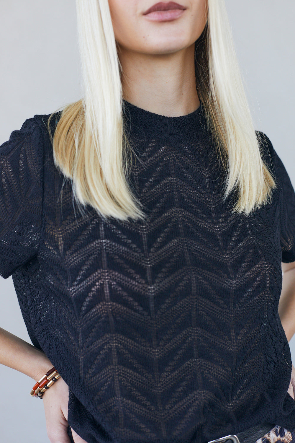 חולצת ג׳מה תחרה שחורה