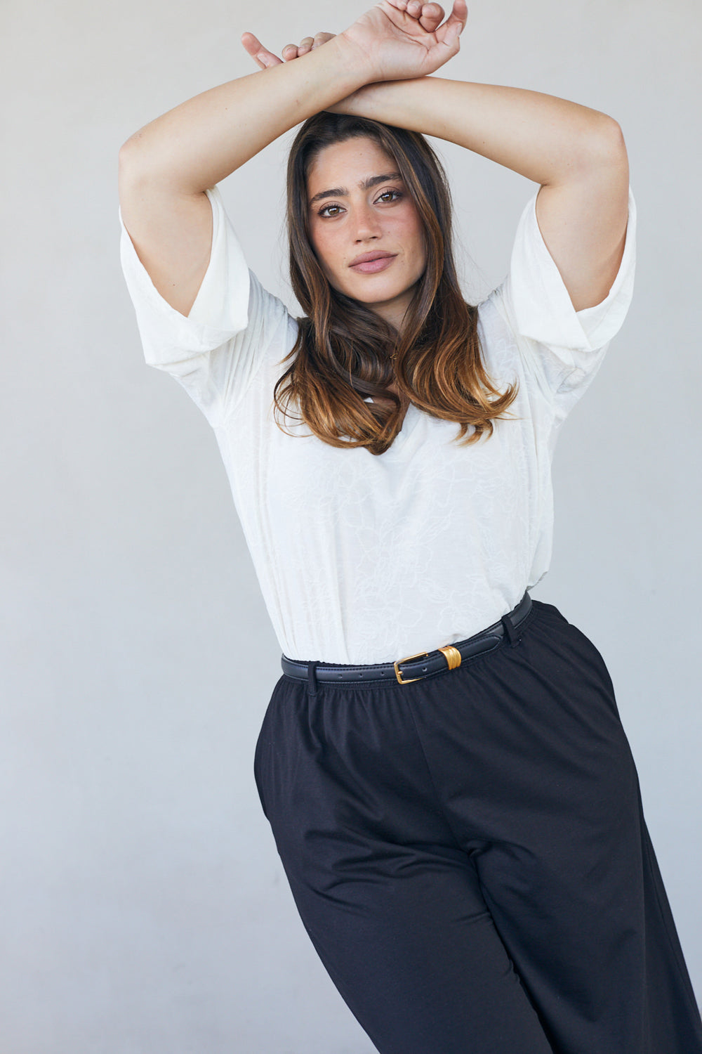 חולצת שאיה וי תחרה לבנה