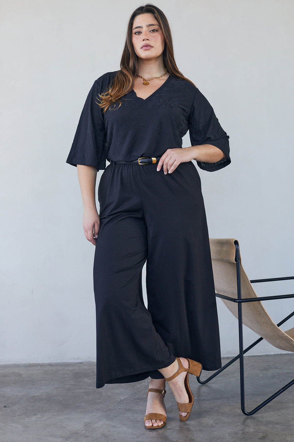 חולצת שאיה וי תחרה שחור