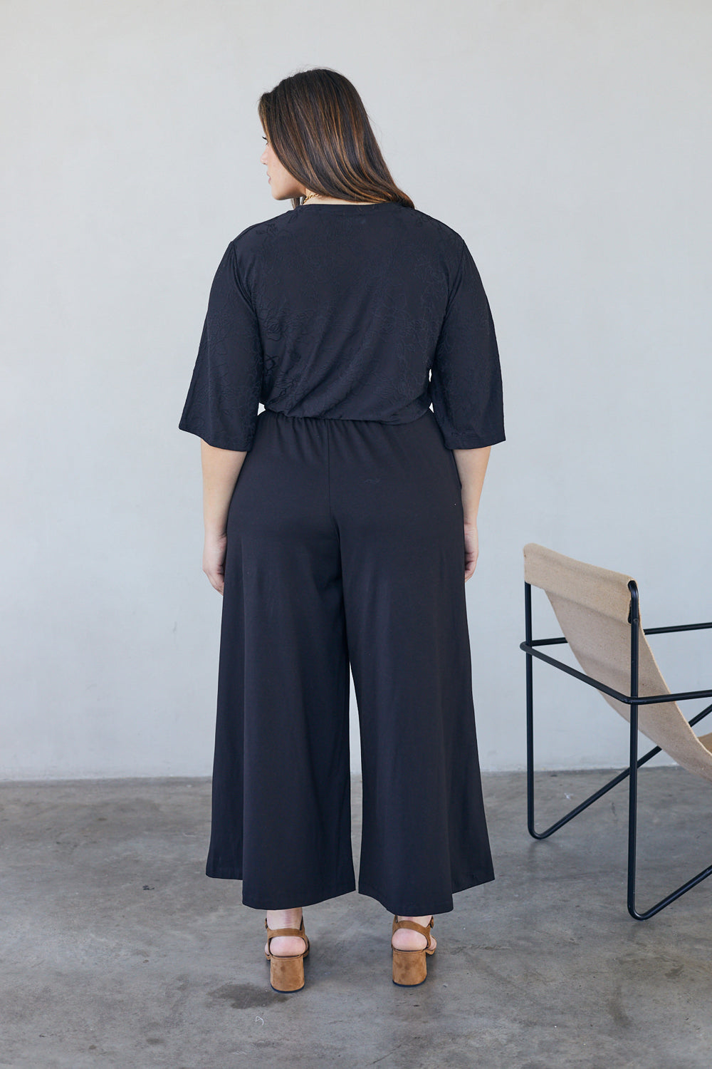 חולצת שאיה וי תחרה שחור