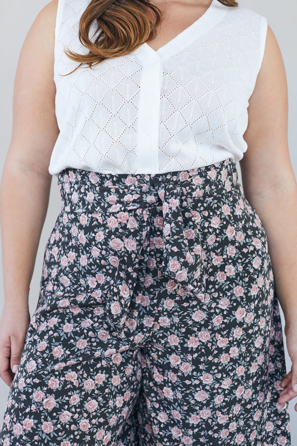 מכנסי חצאית צ׳לסי פרחים ורוד שחור