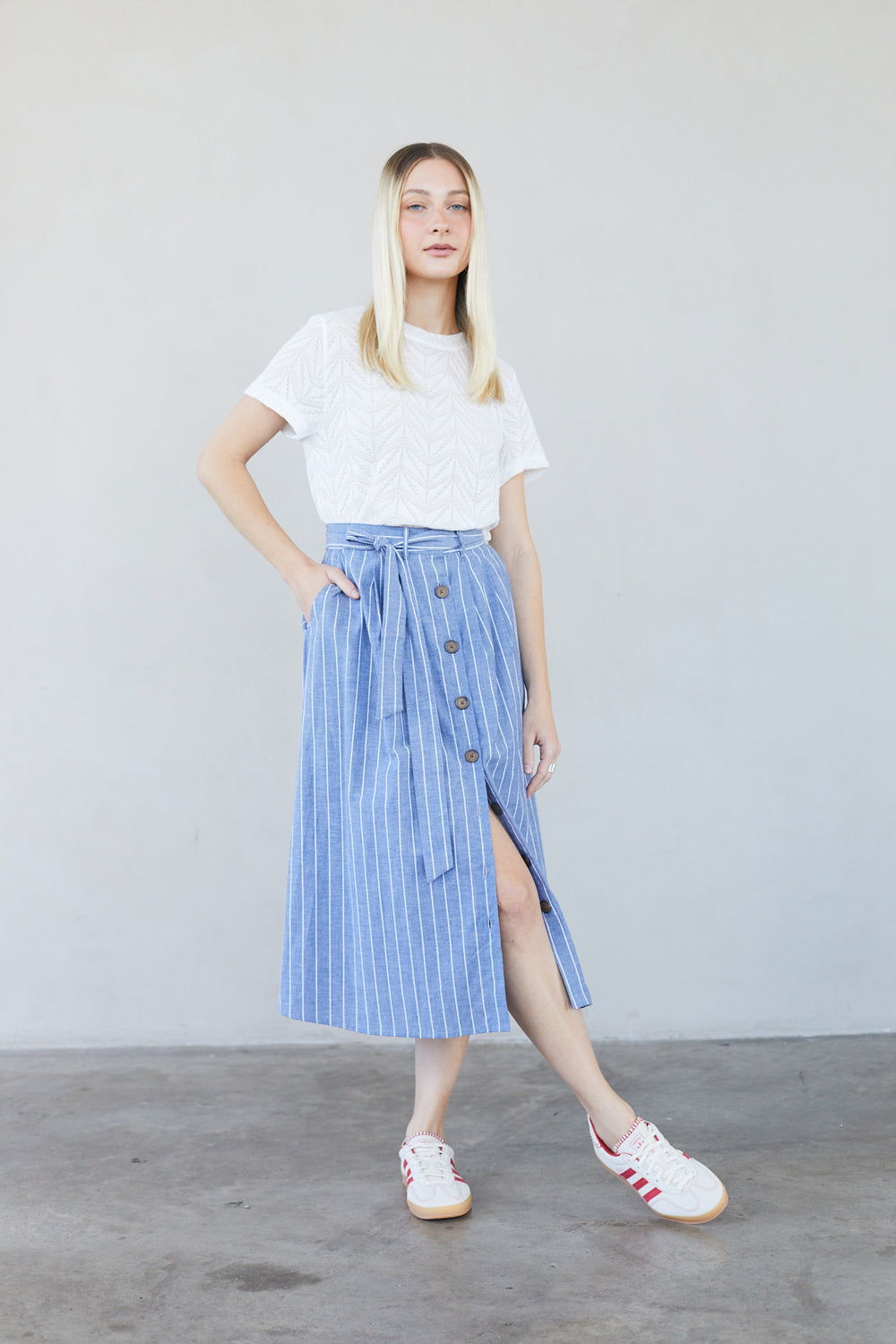 חולצת ג׳מה תחרה בצבע לבן