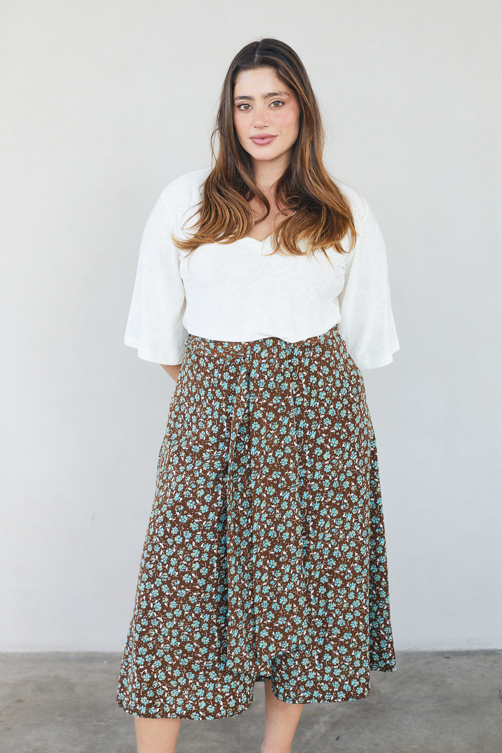 מכנסי חצאית צ׳לסי פרחים חום טורקיז