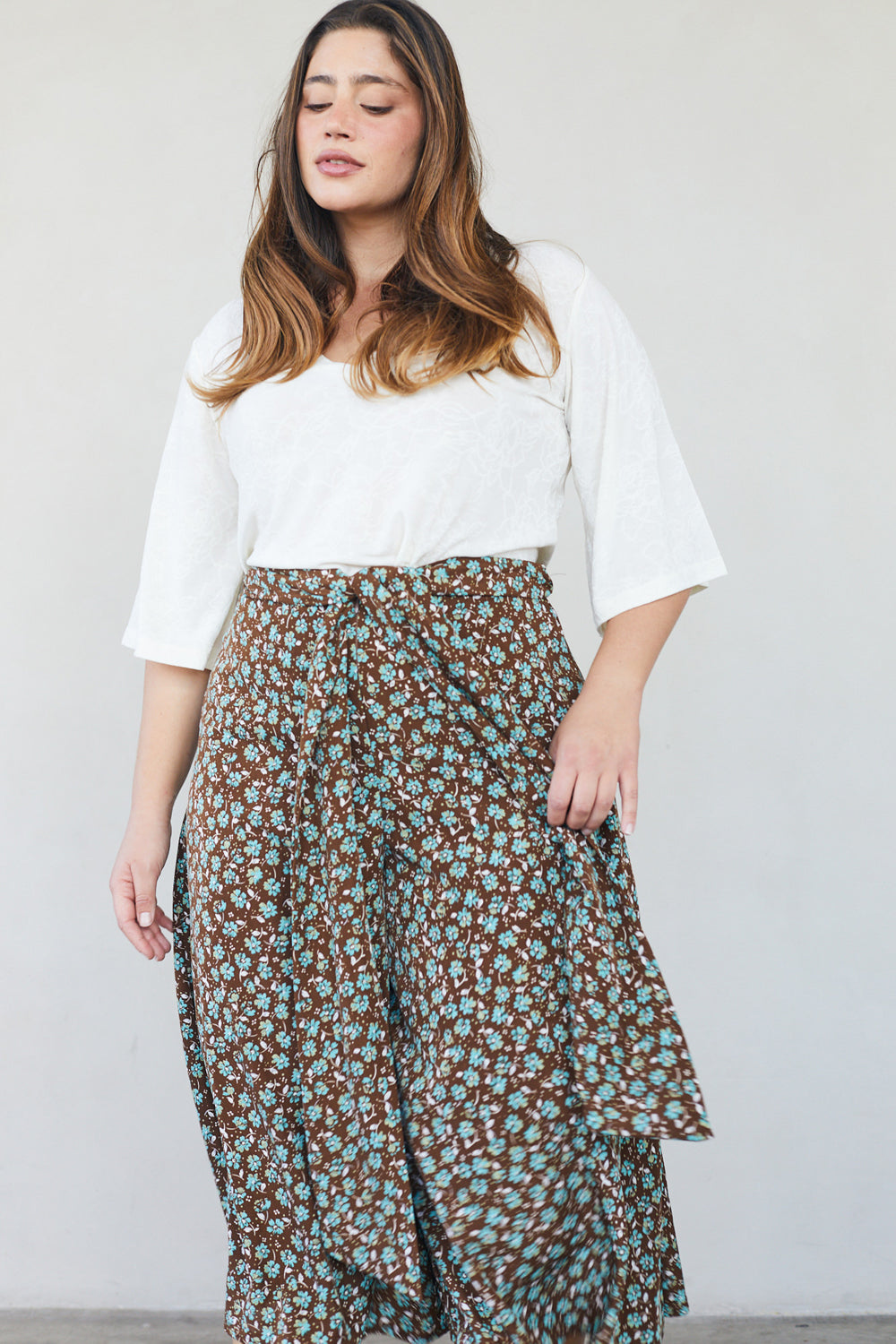 מכנסי חצאית צ׳לסי פרחים חום טורקיז