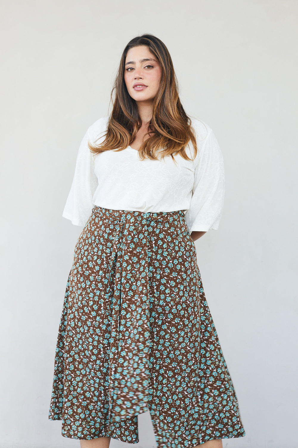 מכנסי חצאית צ׳לסי פרחים חום טורקיז