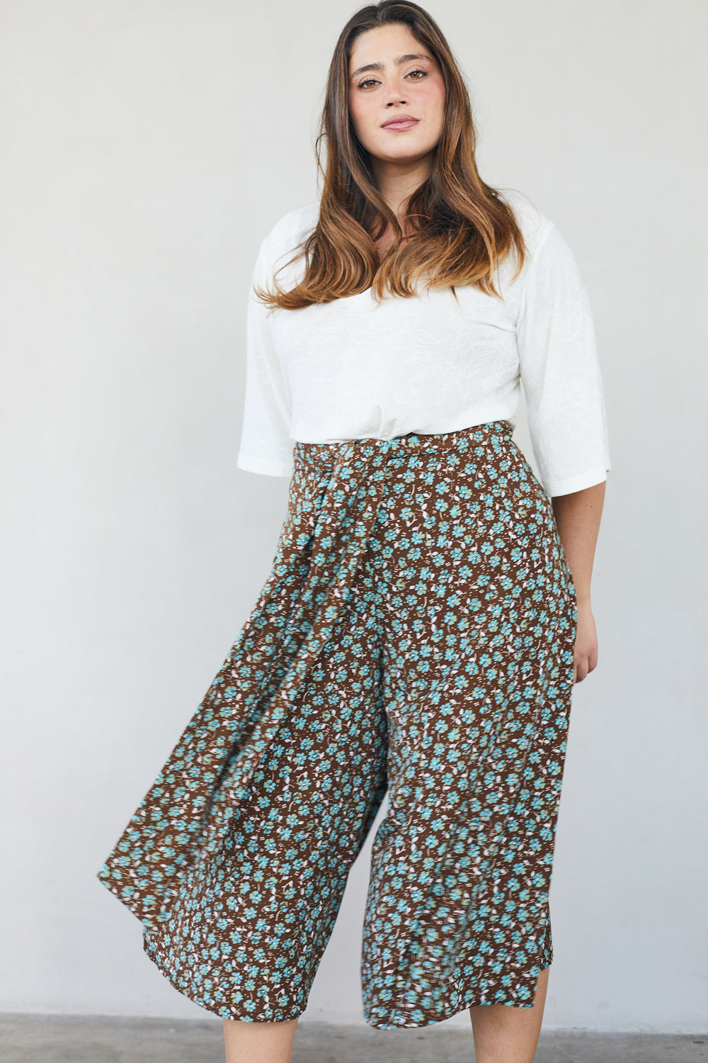 מכנסי חצאית צ׳לסי פרחים חום טורקיז