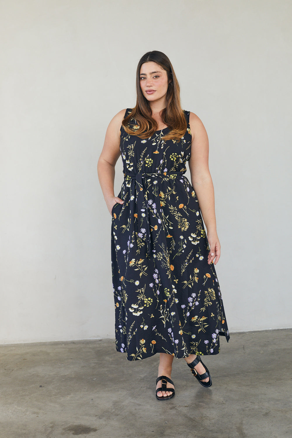 שמלת גרטה מקסי פרחונית שחורה