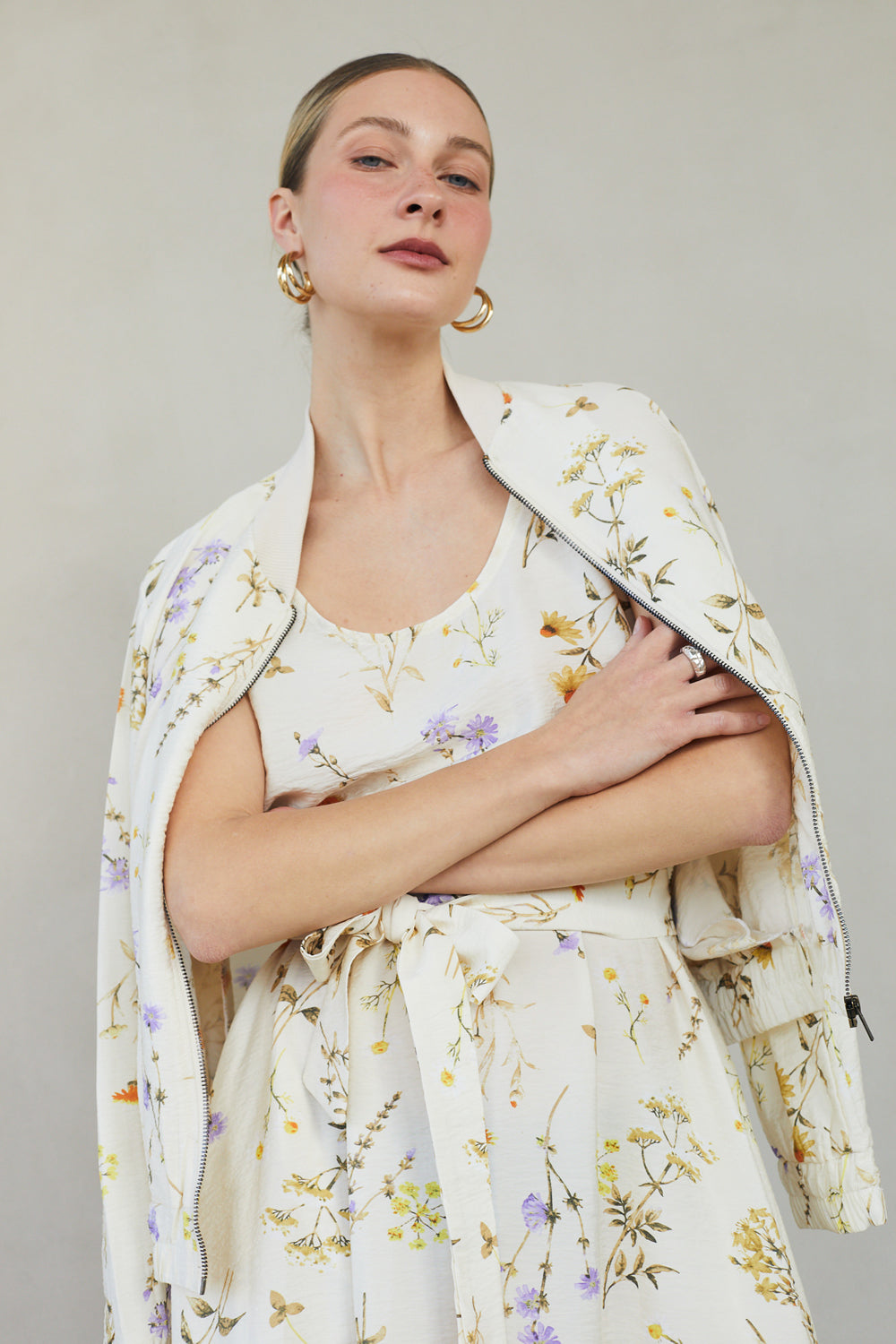 עליונית סוקי פרחים שמנת