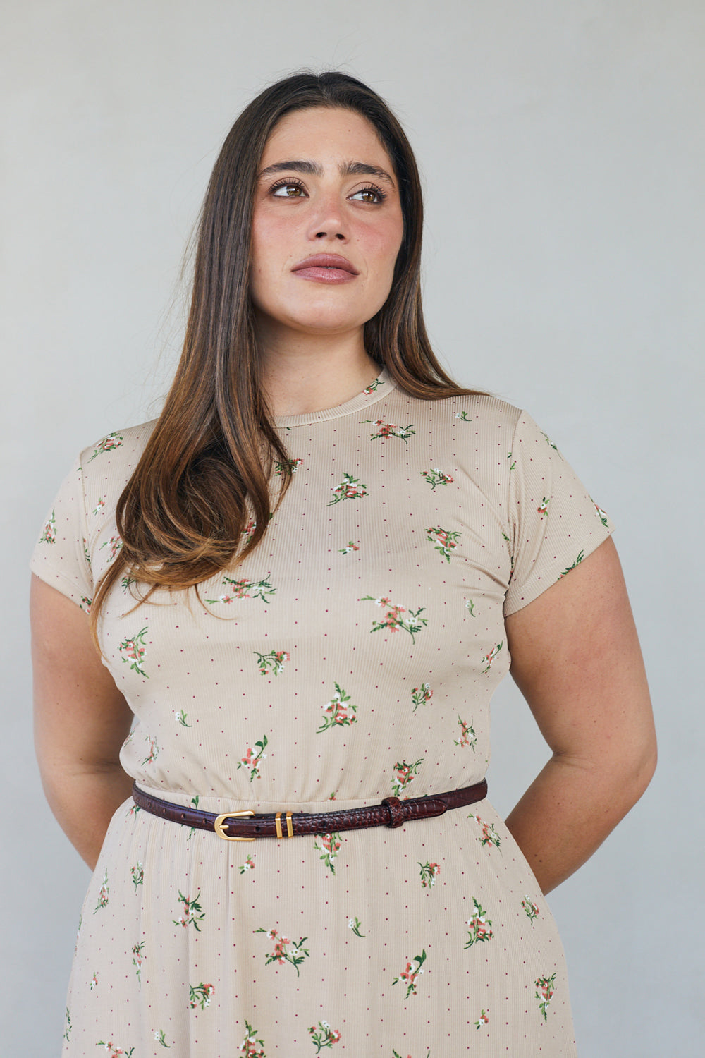 שמלת כריסטי מקסי הדפס פרחוני בז׳